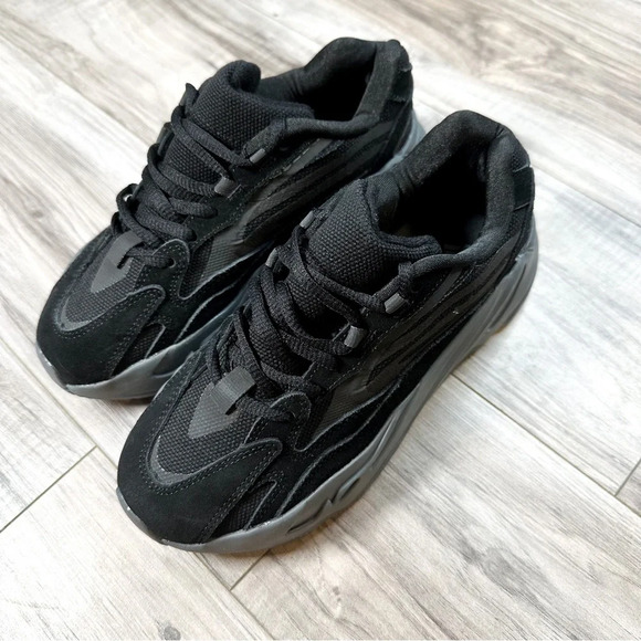 Adidas Yeezy Boost 700 V2 Vanta 9 - Picture 7 of 12